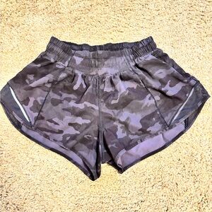 Lululemon Camo Hotty Hots- 2.5’